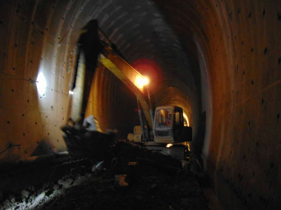 隧道安全專業高效仰拱，二次襯砌爆破拆除施工